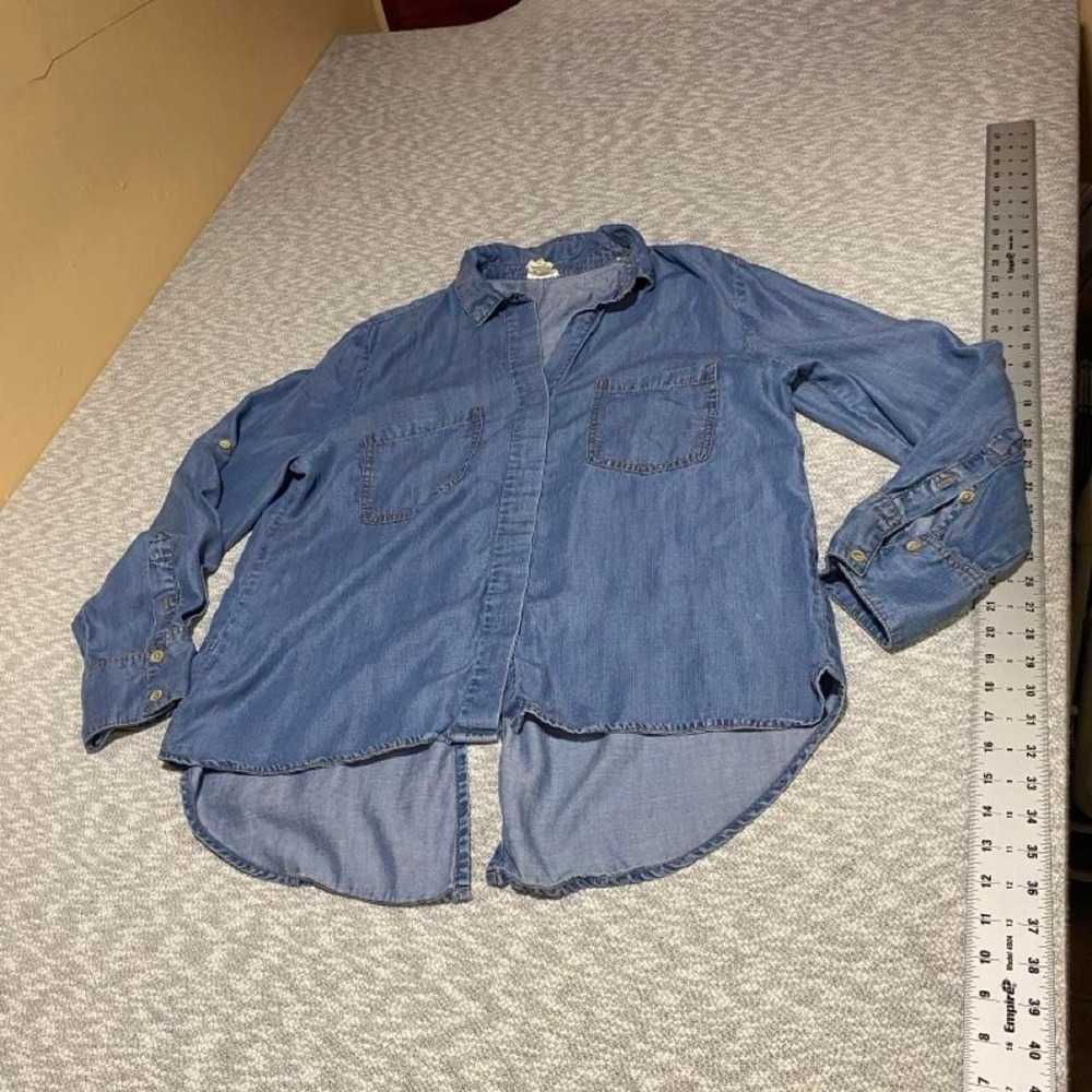 Andrea Jovine Blue denim button-up shirt with a relaxed fit women XL. SKU-B448